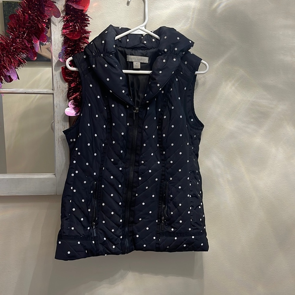 Women’s polkadot zip fast